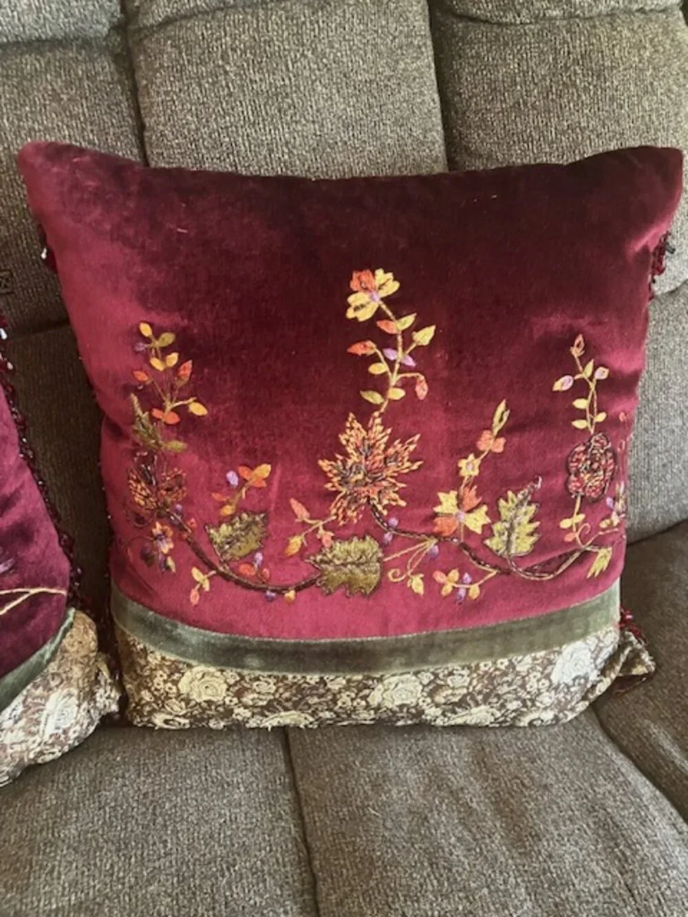 Pair‎ of Matching Borgata Velour Throw Pillows 15